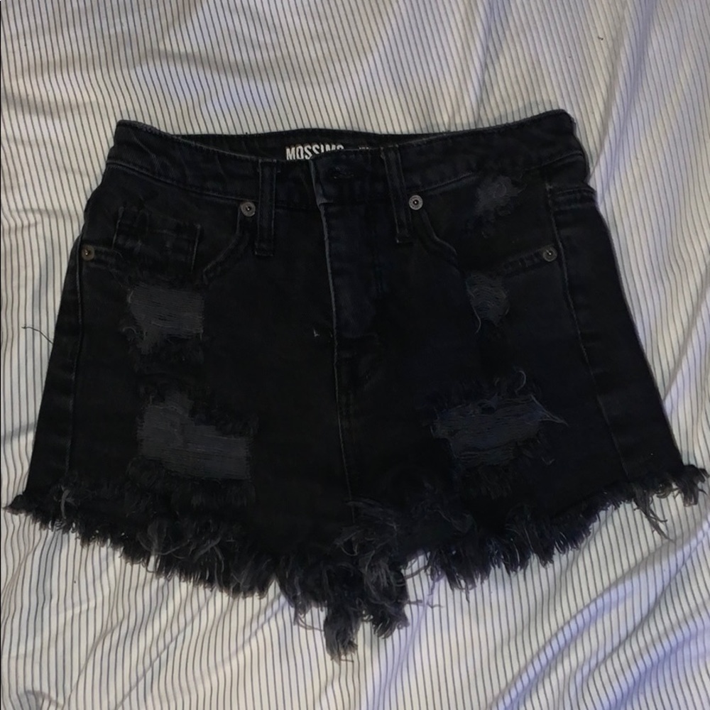 Distressed high rise short